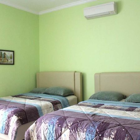 Ikiru To Live Hotel Surabaya Exterior photo