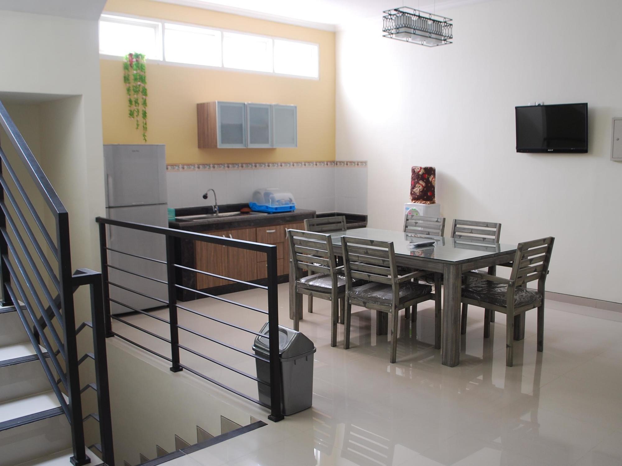 Ikiru To Live Hotel Surabaya Exterior photo