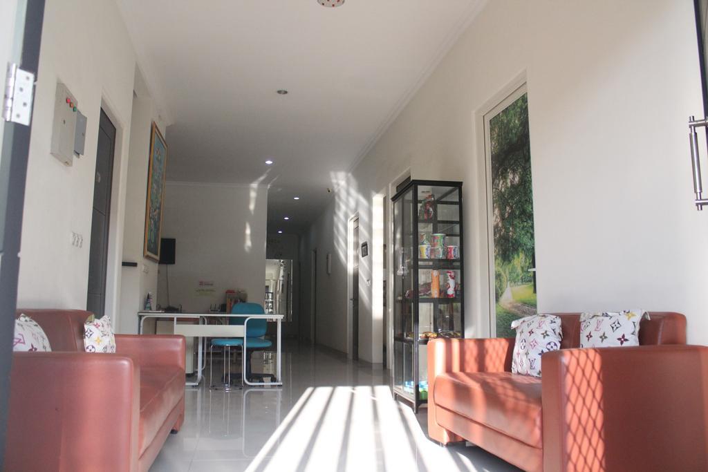 Ikiru To Live Hotel Surabaya Exterior photo