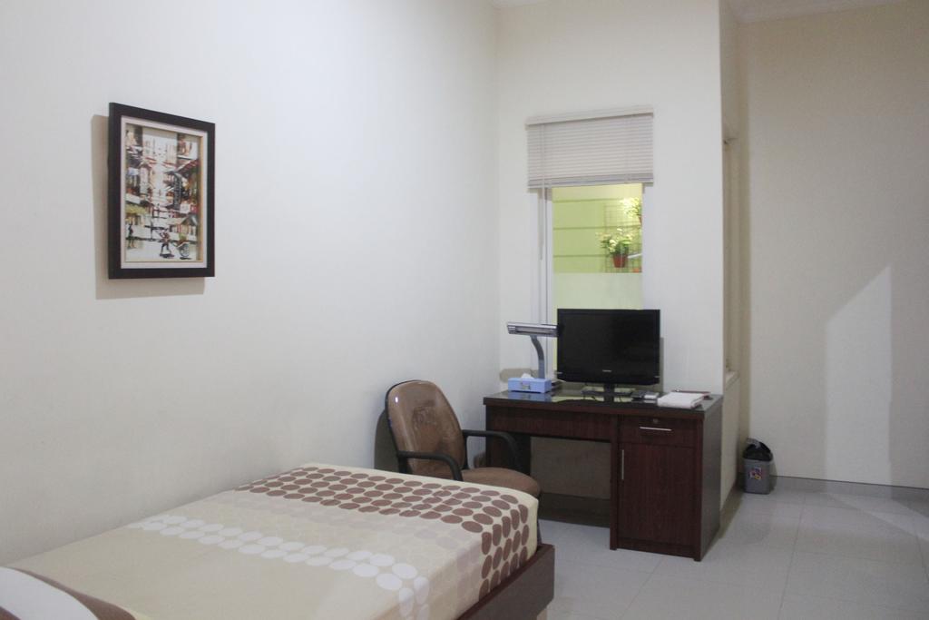 Ikiru To Live Hotel Surabaya Exterior photo
