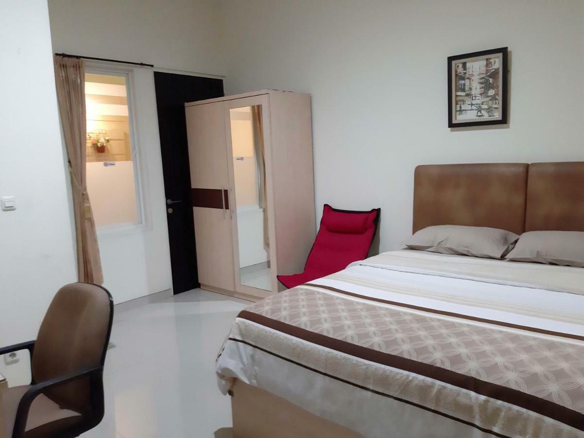 Ikiru To Live Hotel Surabaya Exterior photo