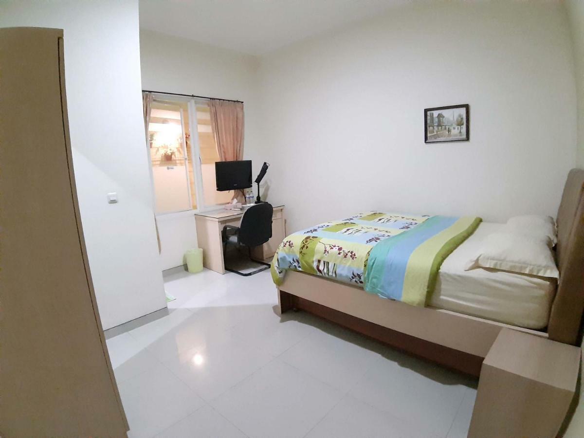Ikiru To Live Hotel Surabaya Exterior photo