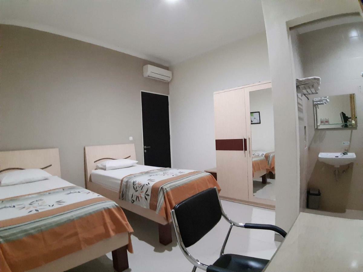 Ikiru To Live Hotel Surabaya Exterior photo