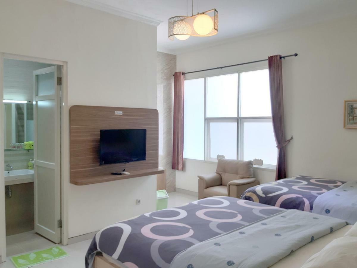 Ikiru To Live Hotel Surabaya Exterior photo