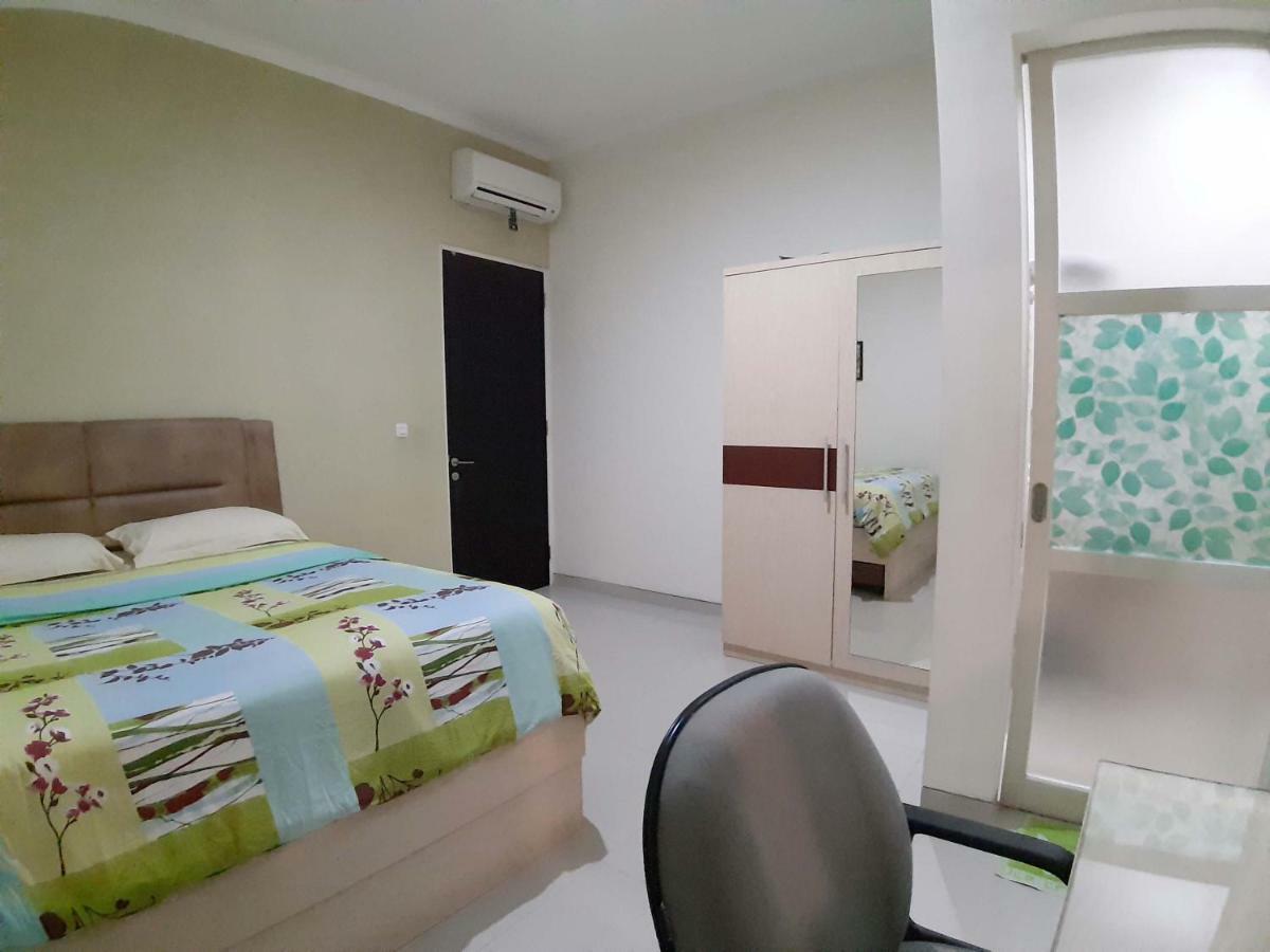 Ikiru To Live Hotel Surabaya Exterior photo